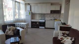 Гостевой дом Apartment in Batumi Батуми Семейный номер с душем-1