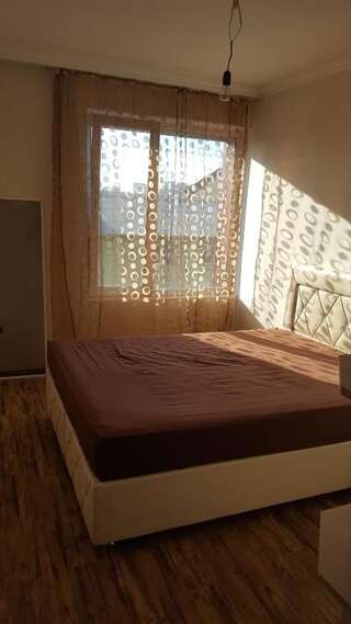 Гостевой дом Apartment in Batumi Батуми Семейный номер с душем-9