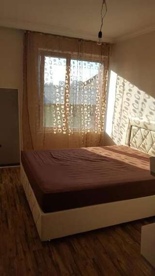 Гостевой дом Apartment in Batumi Батуми Семейный номер с душем-3